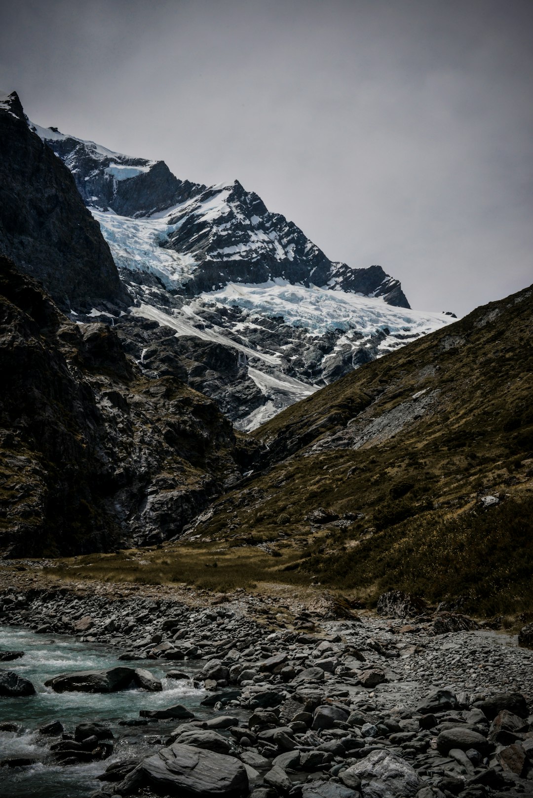 travelers stories about Mountain range in Rob Roy's Glacier Car Park, New Zealand