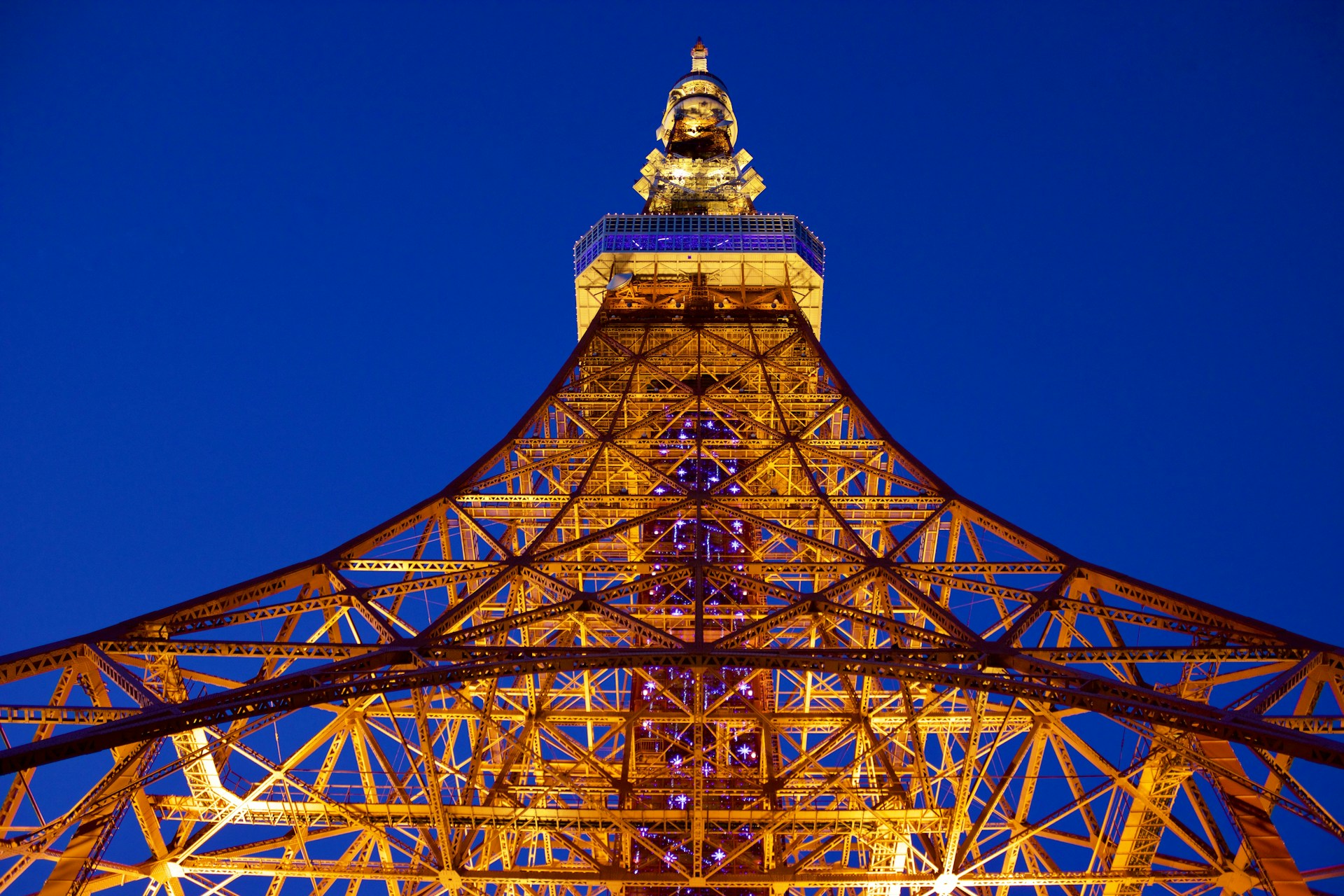 gray computer monitor