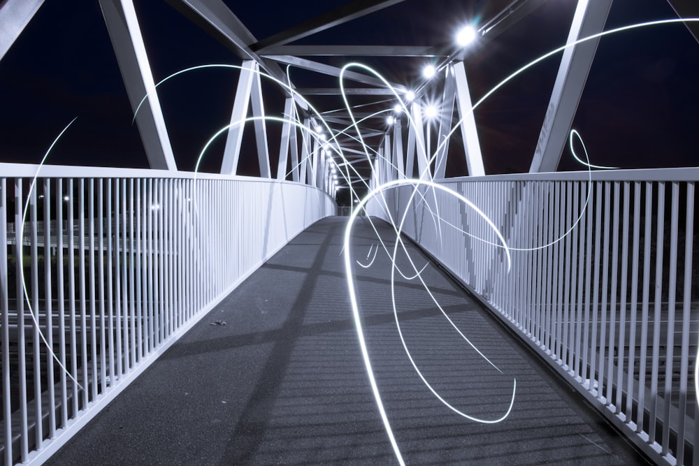 ponte bianco con luci
