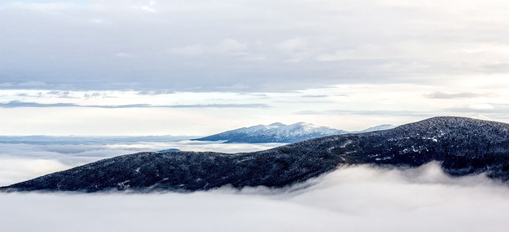 photo of blue mountains