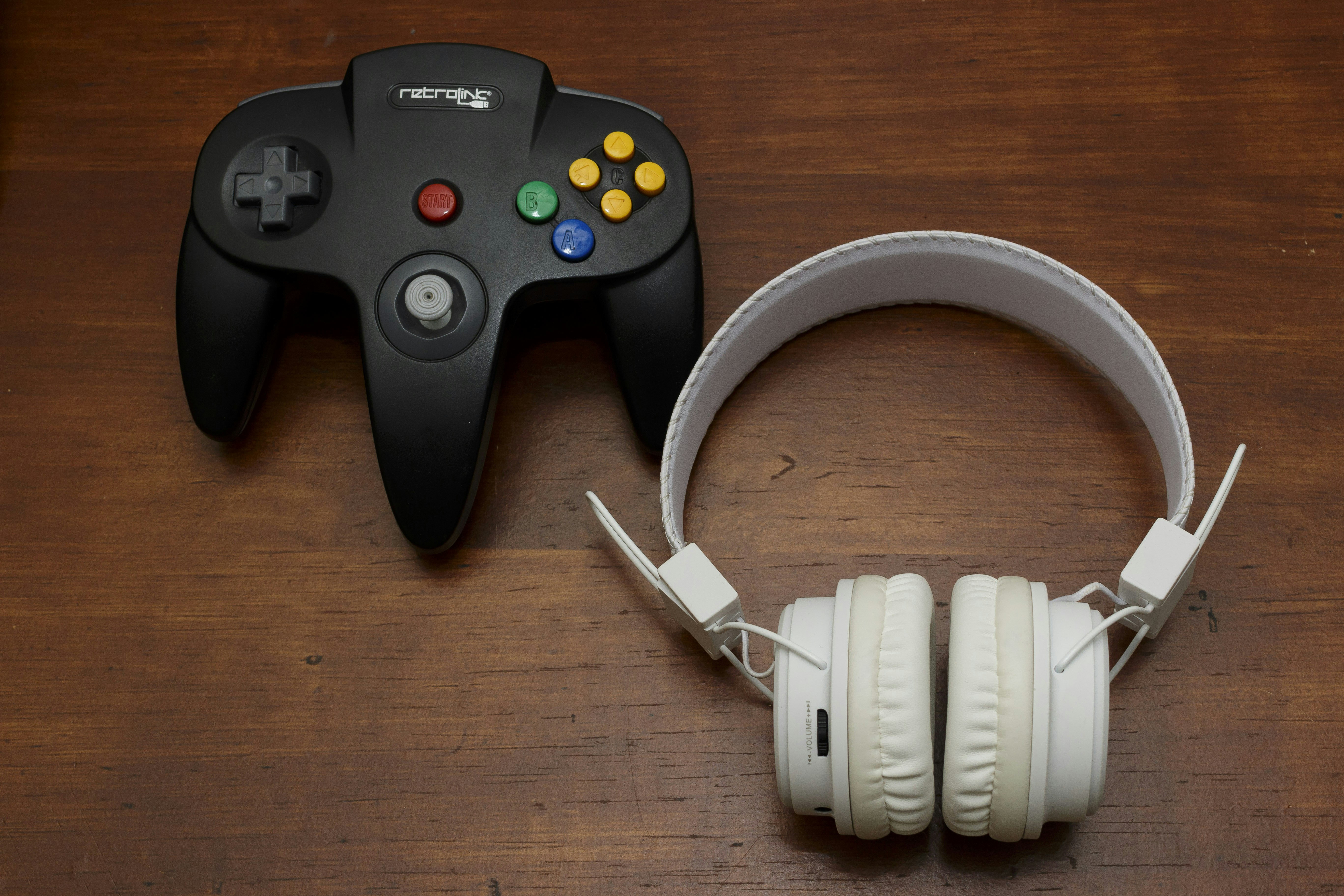 狙鲨GX1电竞耳机头戴式测评，为游戏玩家带来极致体验