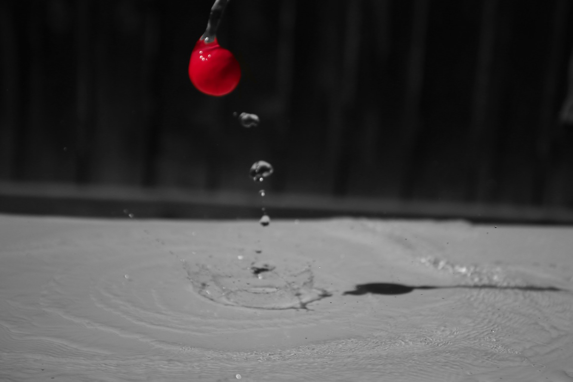 gray computer monitor