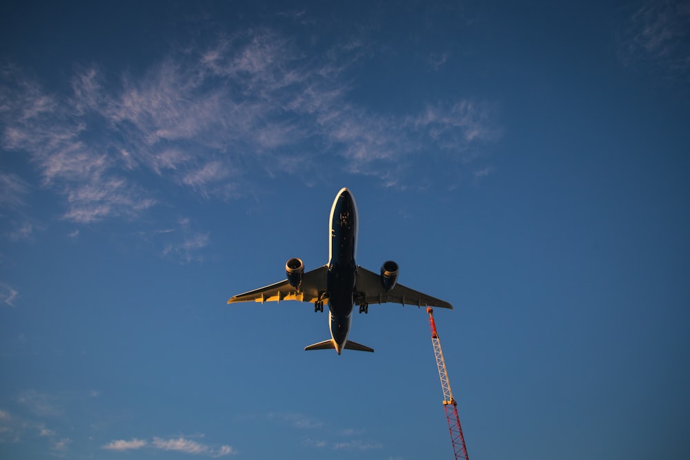 Foto eines braunen Flugzeugs