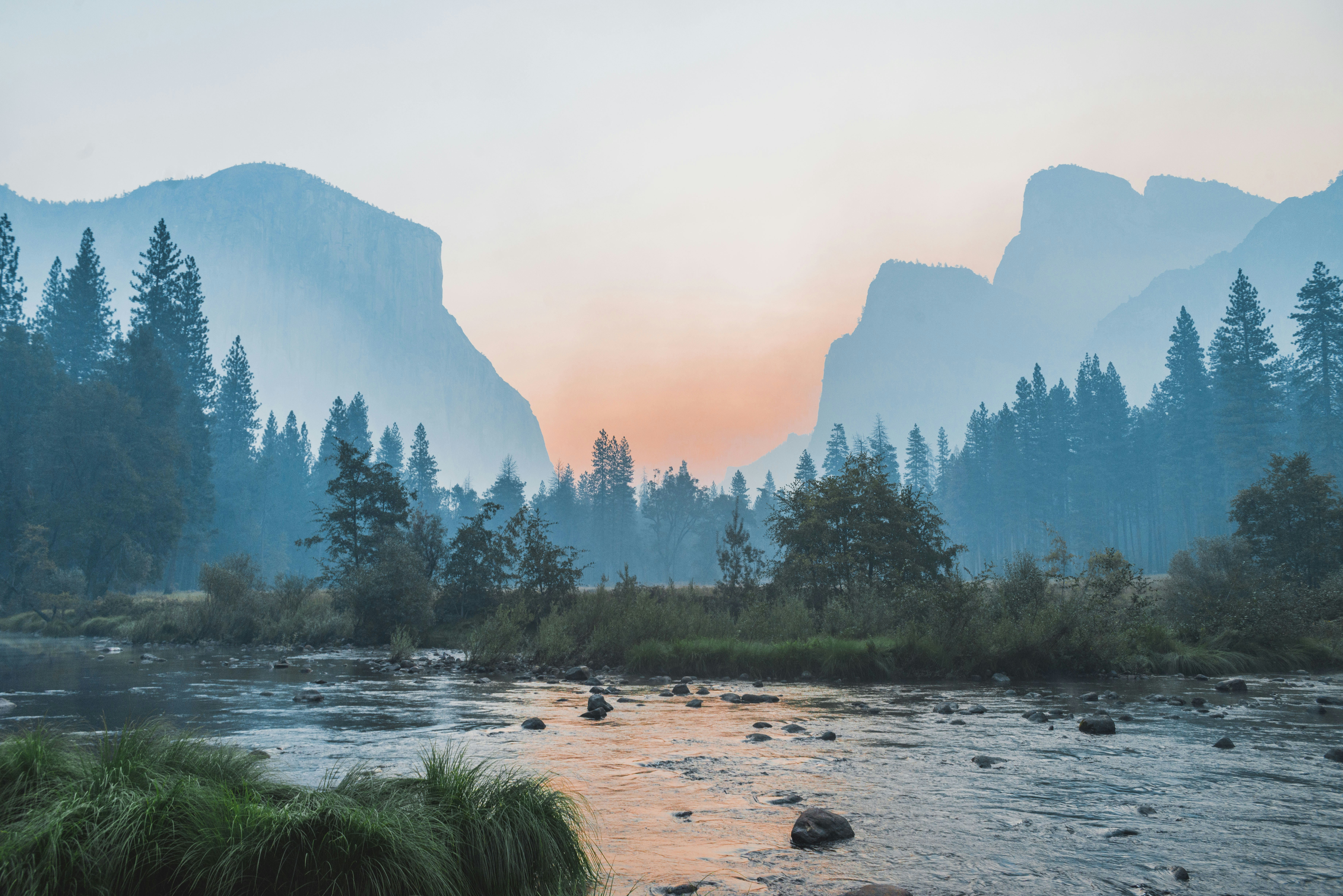 great photo recipe,how to photograph i was freezing cold staying in the tent cabins in half dome (formerly curry) village in yosemite valley with my dad who was there for work, so i got up and drove around the valley at 6 am. there’s been lots of fires in the area and the valley was filled with this thick smoke. stopped at a turnout near tunnel view and shot this photo - i really love the symmetry of it and the smooth gradients the smoke produces.; body of water surrounded by trees