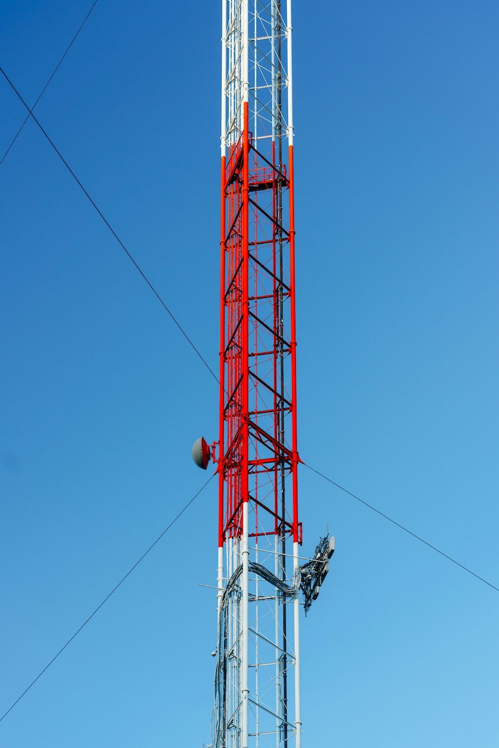 white and red satellite tower