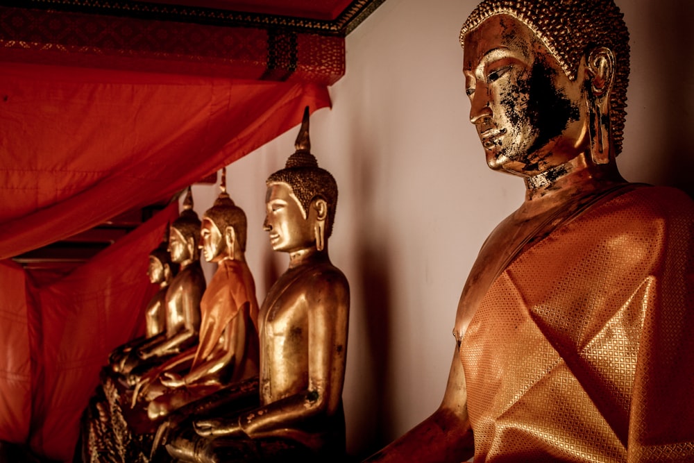 temple avec des statues de Bouddha