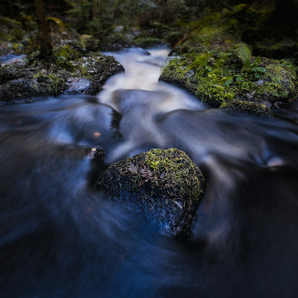 Fotografía de lapso de tiempo de cascadas