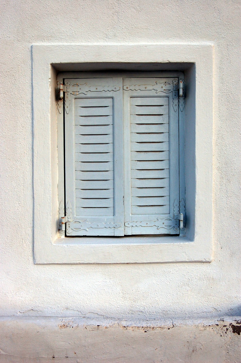 gray wooden 2-door window closed