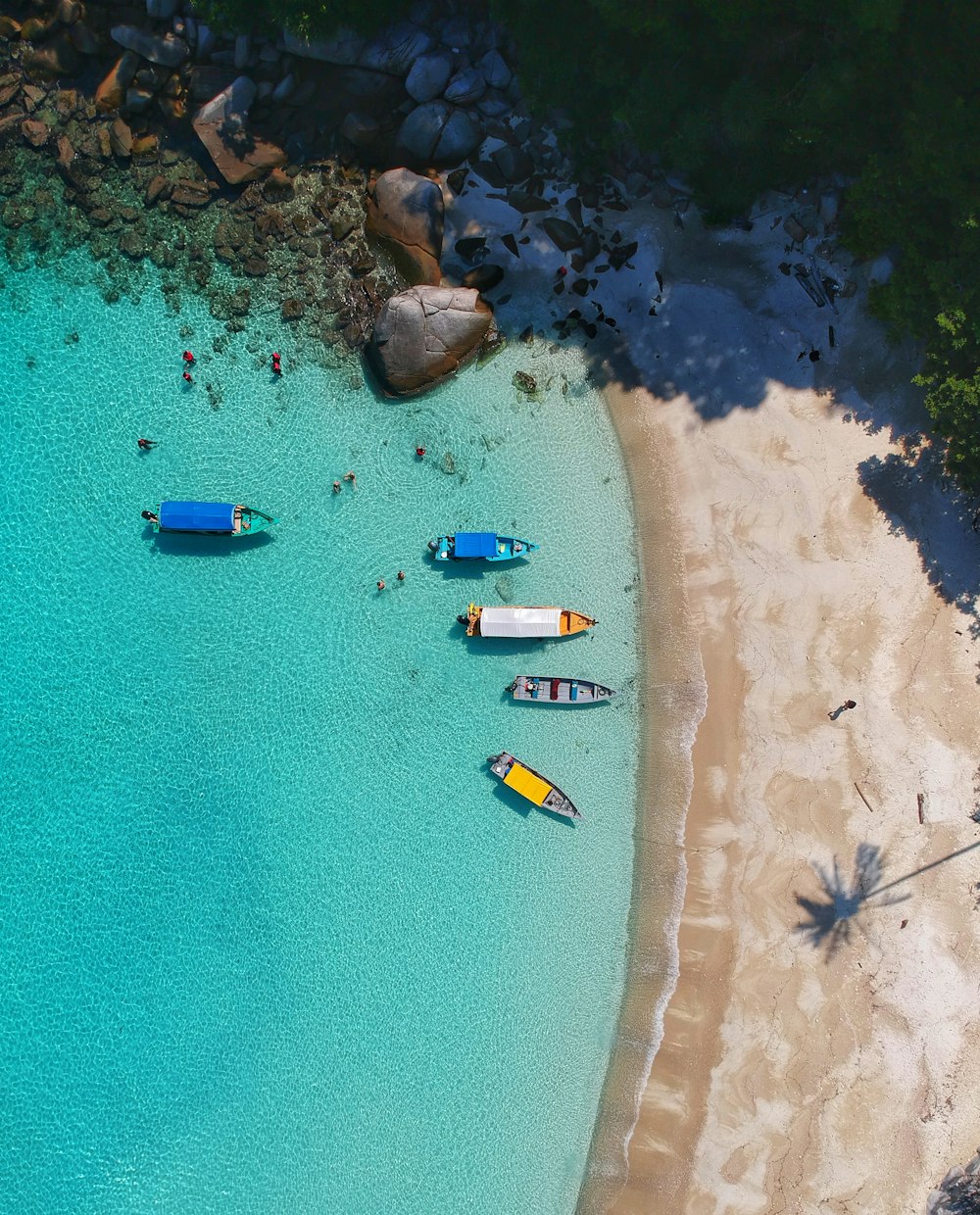 aerial view photography of boats on seashore