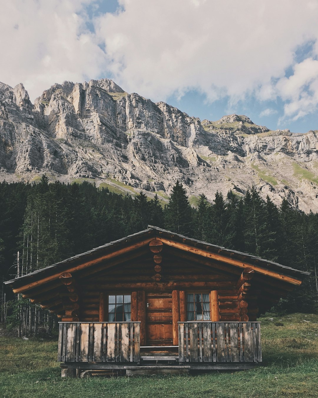 travelers stories about Log cabin in Oeschinen Lake, Switzerland