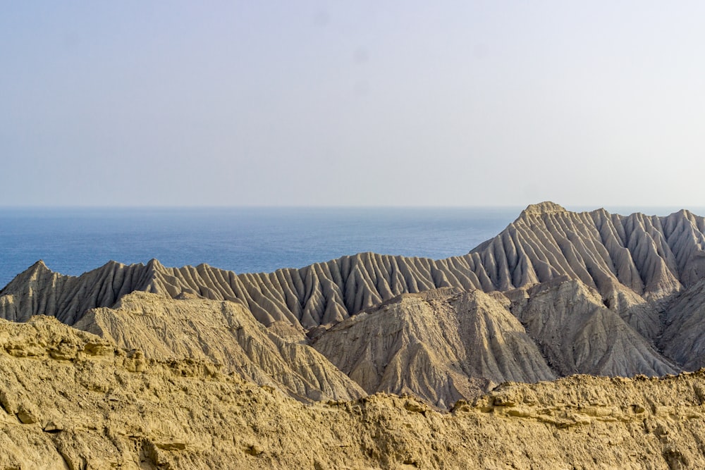 beige and gray mountain ridge