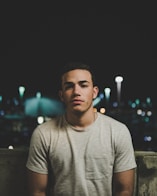 man in gray crew-neck t-shirt