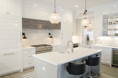 white kitchen room set