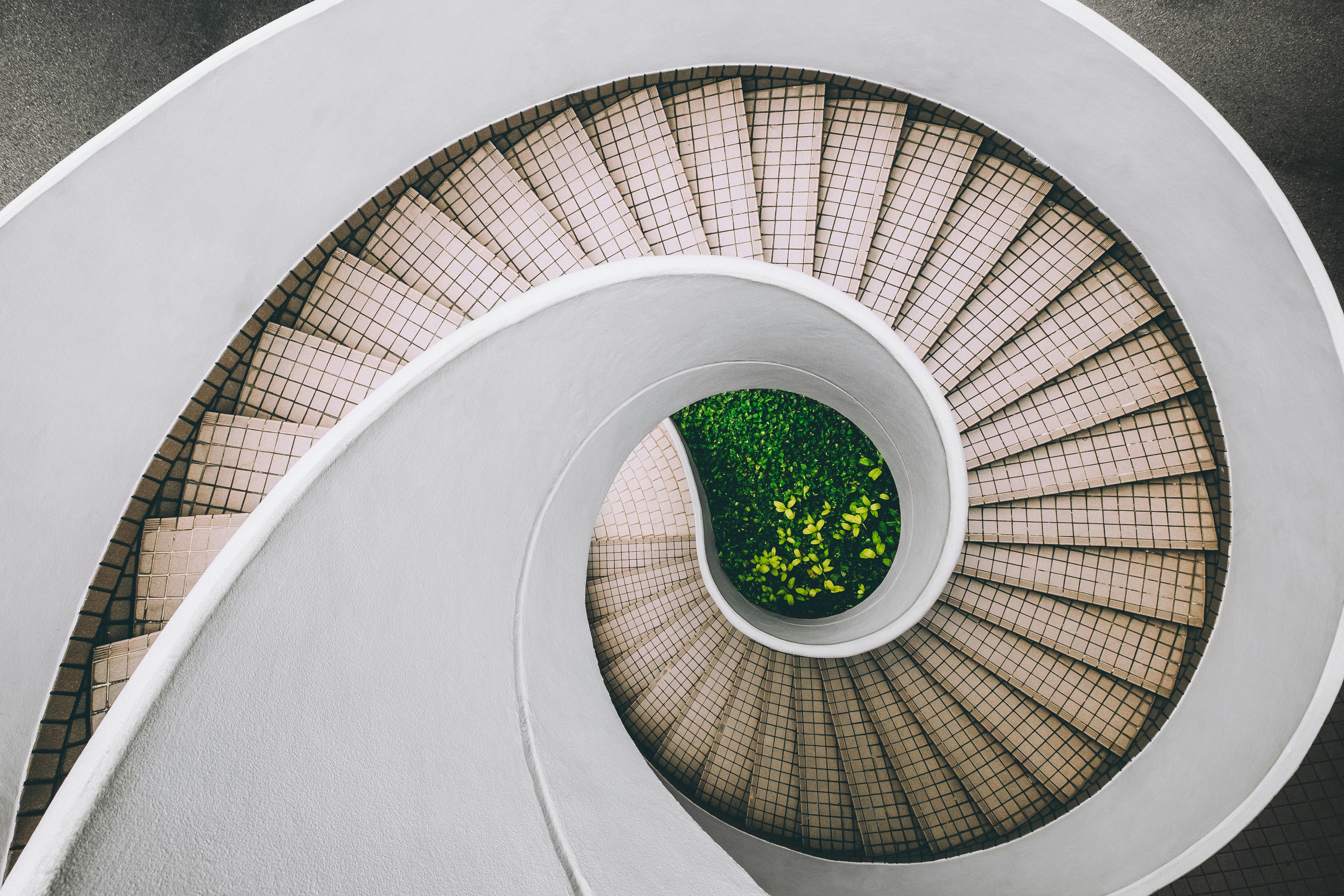 great photo recipe,how to photograph white and brown concrete spiral stairs
