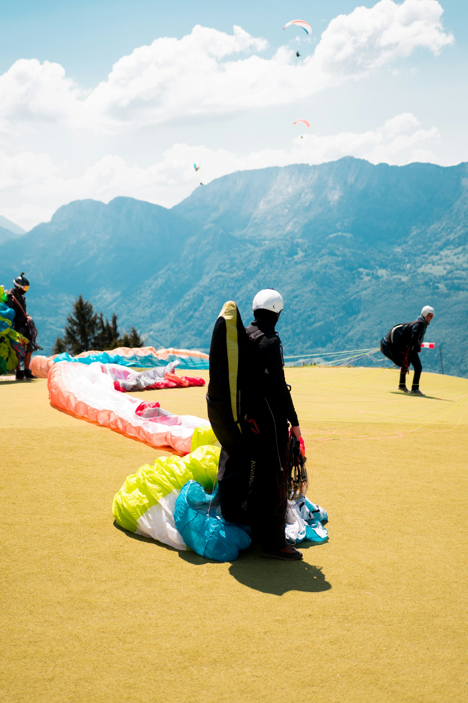 DT 0mm F0 SAM sample photo. Paraglider buckled in black photography