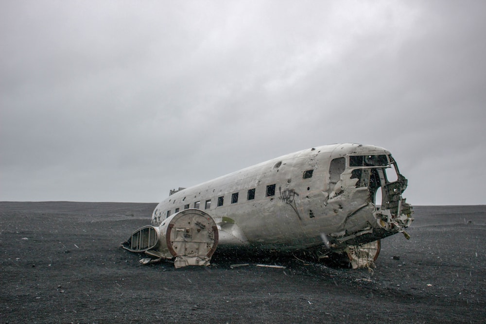 Avión destrozado