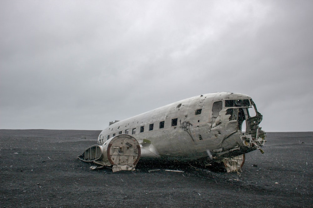 大破した飛行機