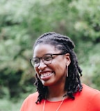 smiling woman at daytime