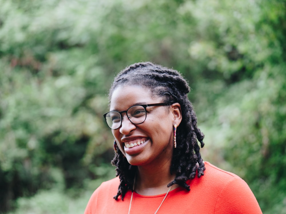 smiling woman at daytime