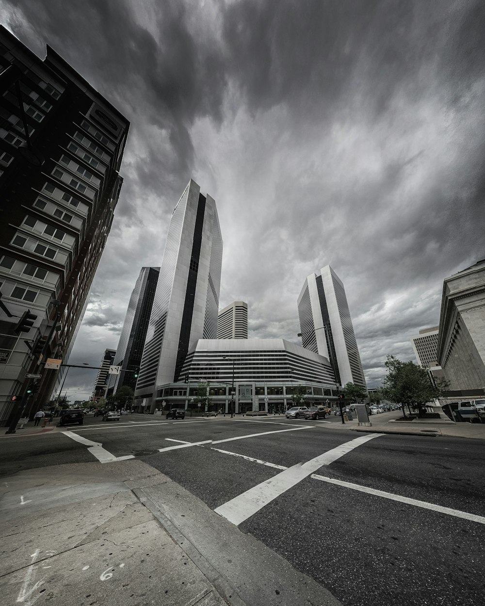 grayscale photo of buildings and rodas