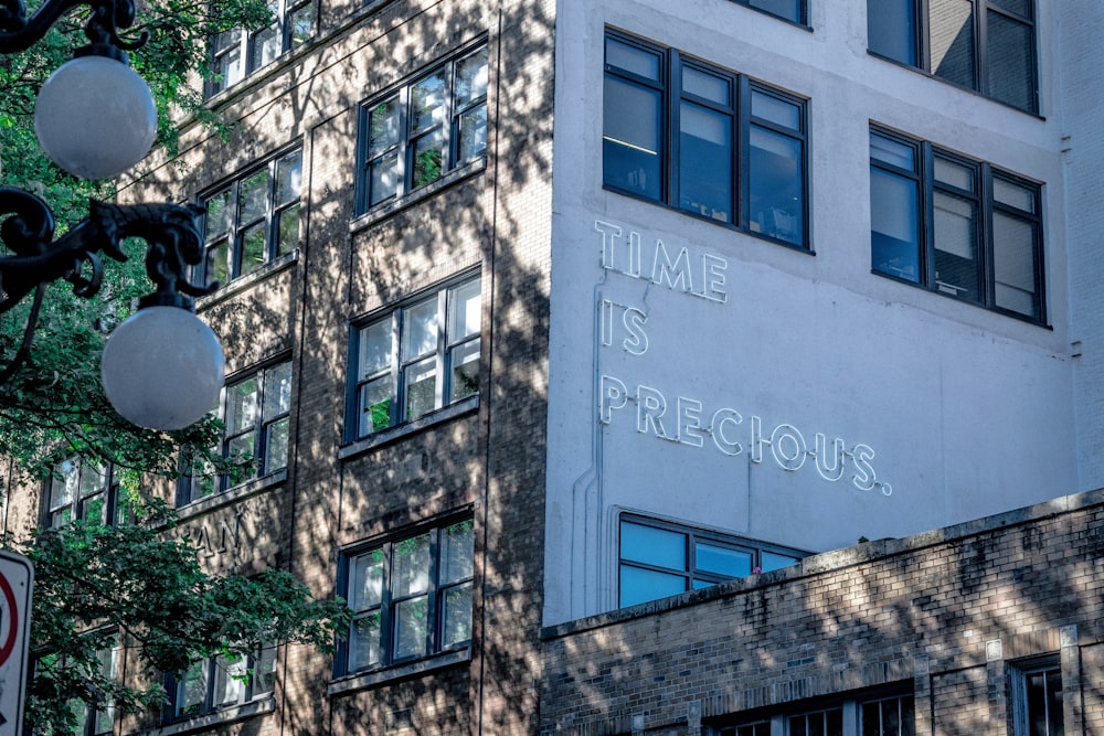 Il tempo è un edificio prezioso