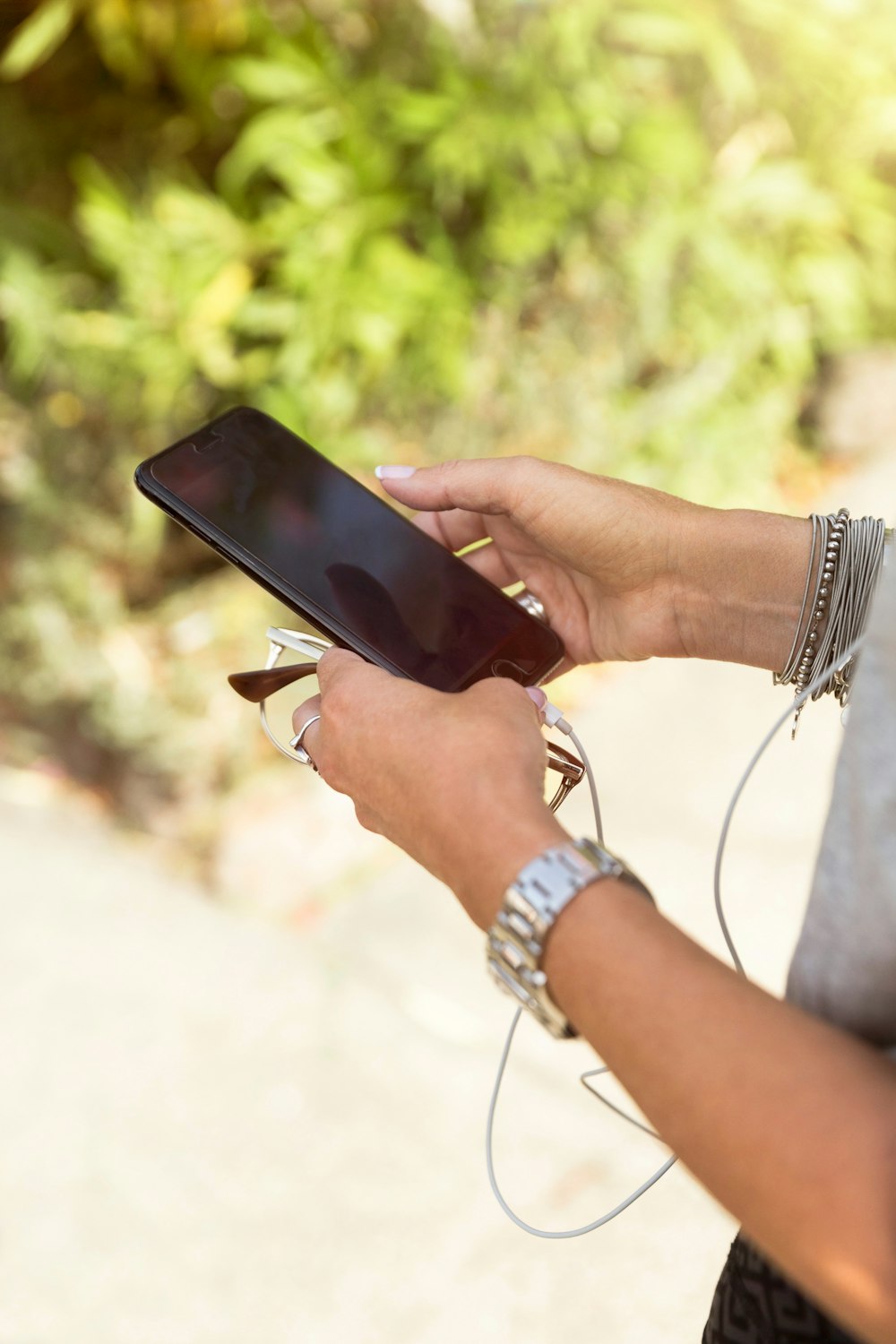 woman using space gray iPhone 6 plus close-up photo