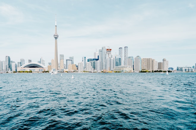 photo of CN tower in toronto ontario