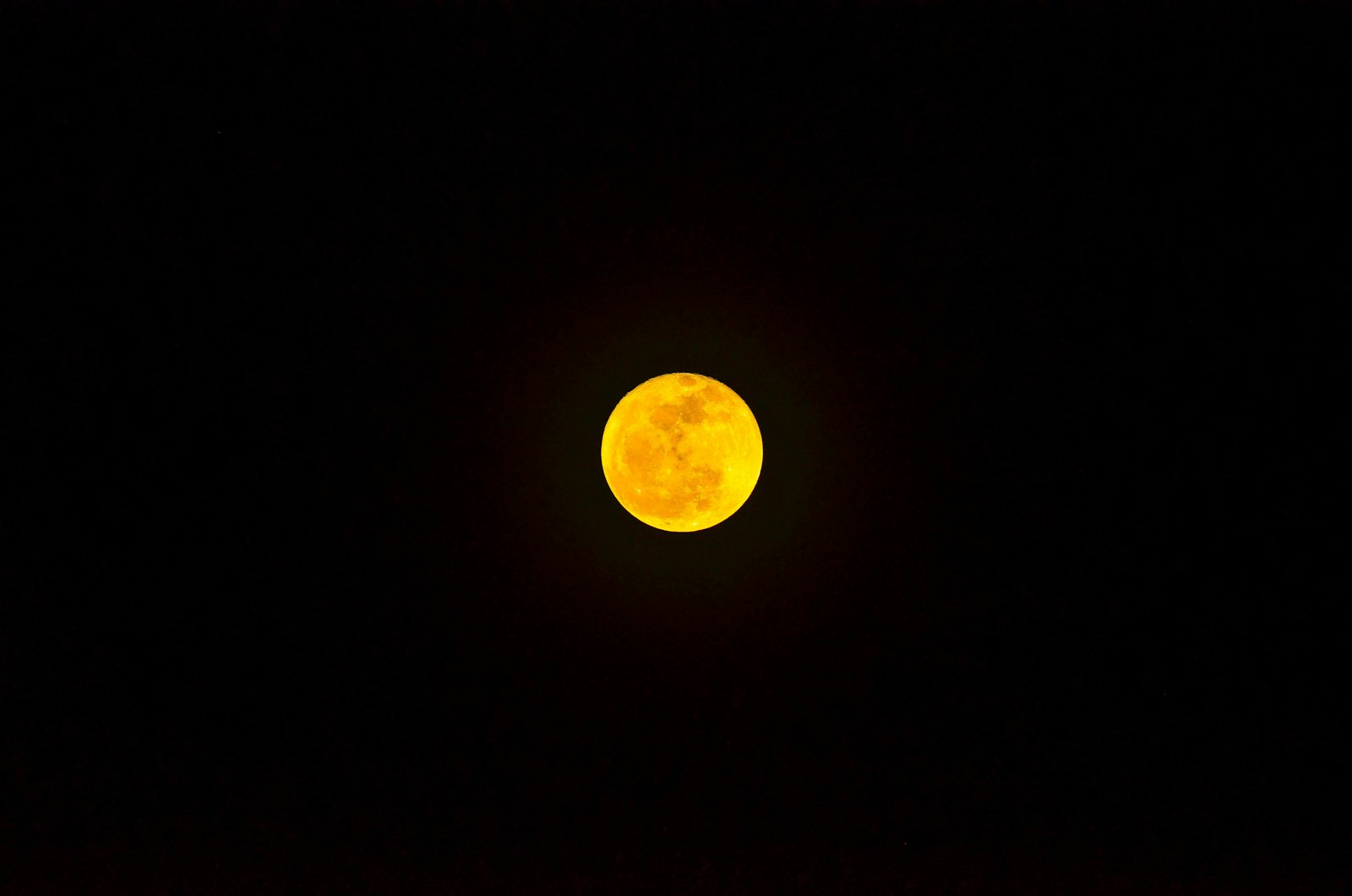 Nikon D7000 + Nikon AF-S Nikkor 70-300mm F4.5-5.6G VR sample photo. Full moon photography photography