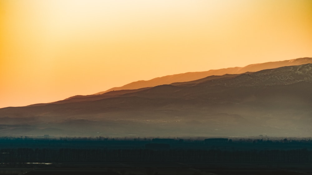 photo of mountain range