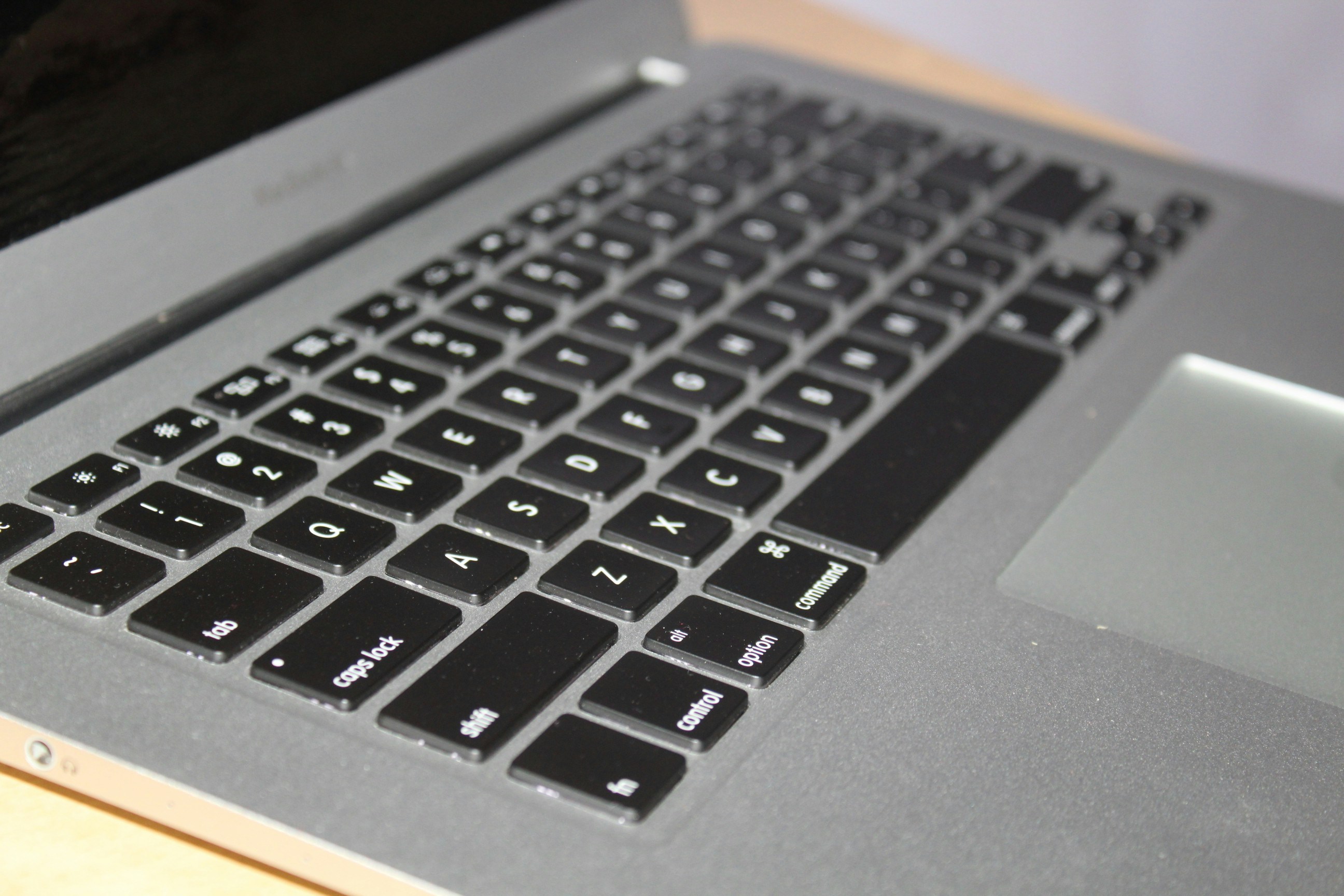 Thay Bàn Phím Laptop Tại Nha Trang: Hướng Dẫn Toàn Diện