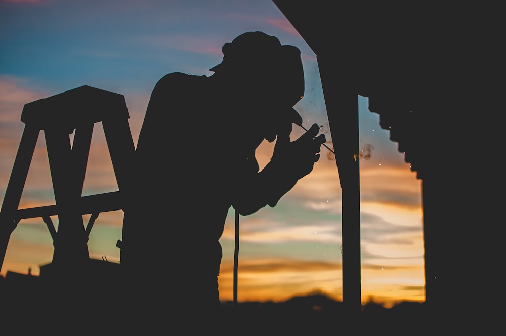 Silhouette einer Person in der Fotografie mit flachem Fokus