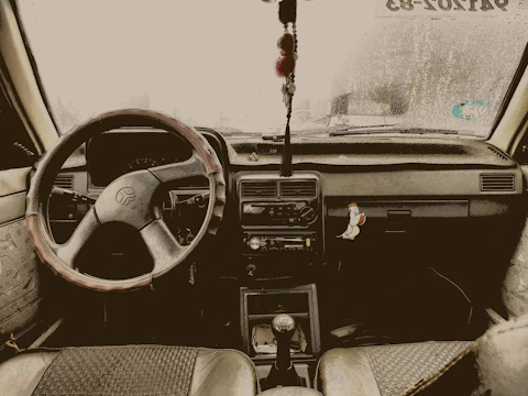 A simple illustration of a car with a speech bubble indicating a complaint.