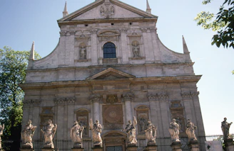 A collage showing the facades of the parish chapels including São Bento, São José, and Nossa Senhora Aparecida.