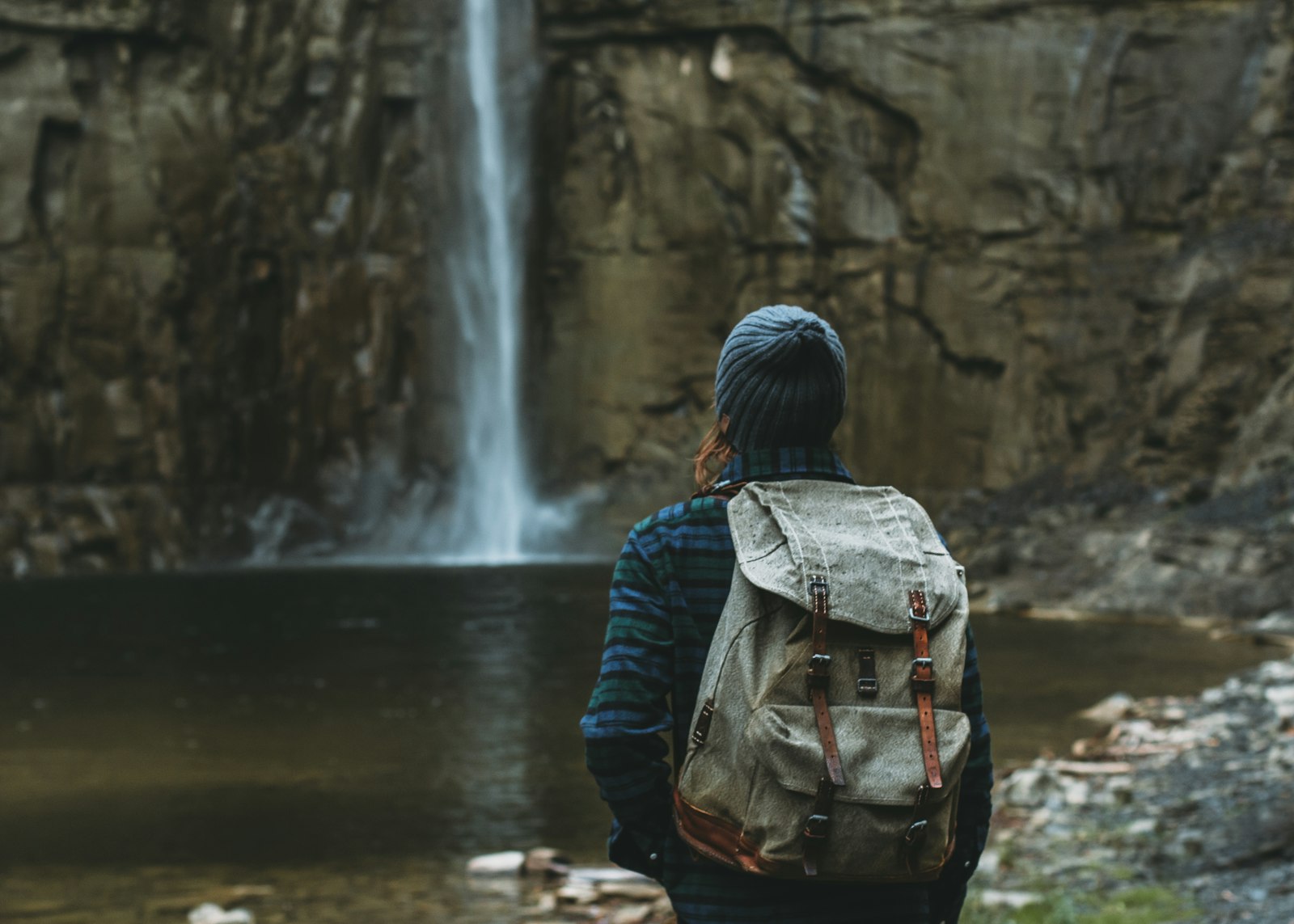 Canon EOS 70D + Canon EF 50mm F1.4 USM sample photo. Woman with backpack facing photography