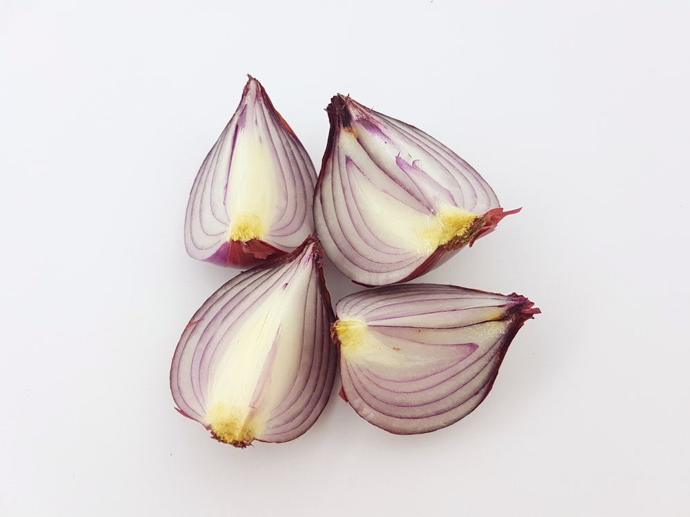 sliced red onion