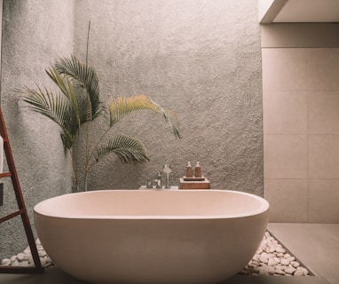 white ceramic bathtub