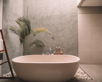 white ceramic bathtub