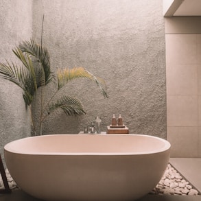 white ceramic bathtub