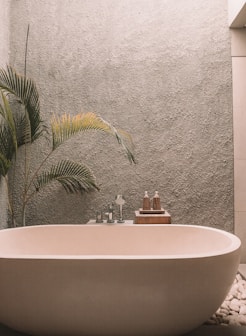 white ceramic bathtub