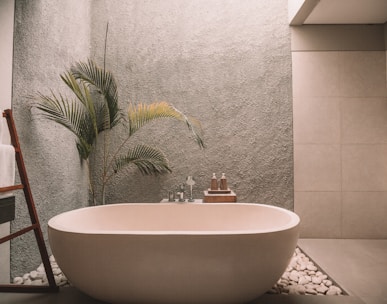 white ceramic bathtub