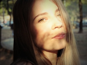 Close-up of a sun-kissed model with soft beach waves and natural makeup under Mallorca sunlight