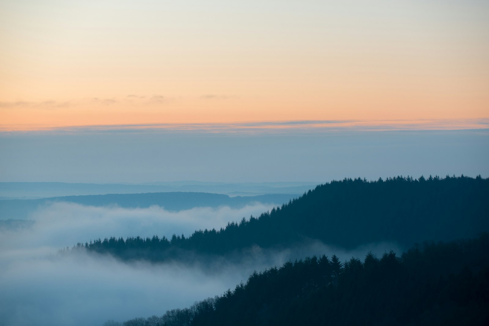 Nikon AF-S Nikkor 70-200mm F2.8G ED VR sample photo. Sea of clouds photography