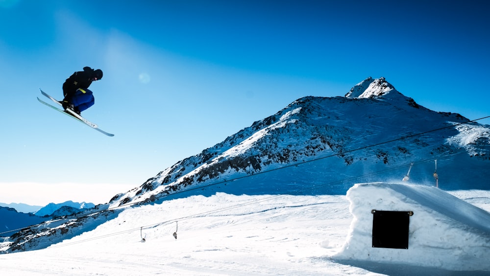 man snow skiing near mountain