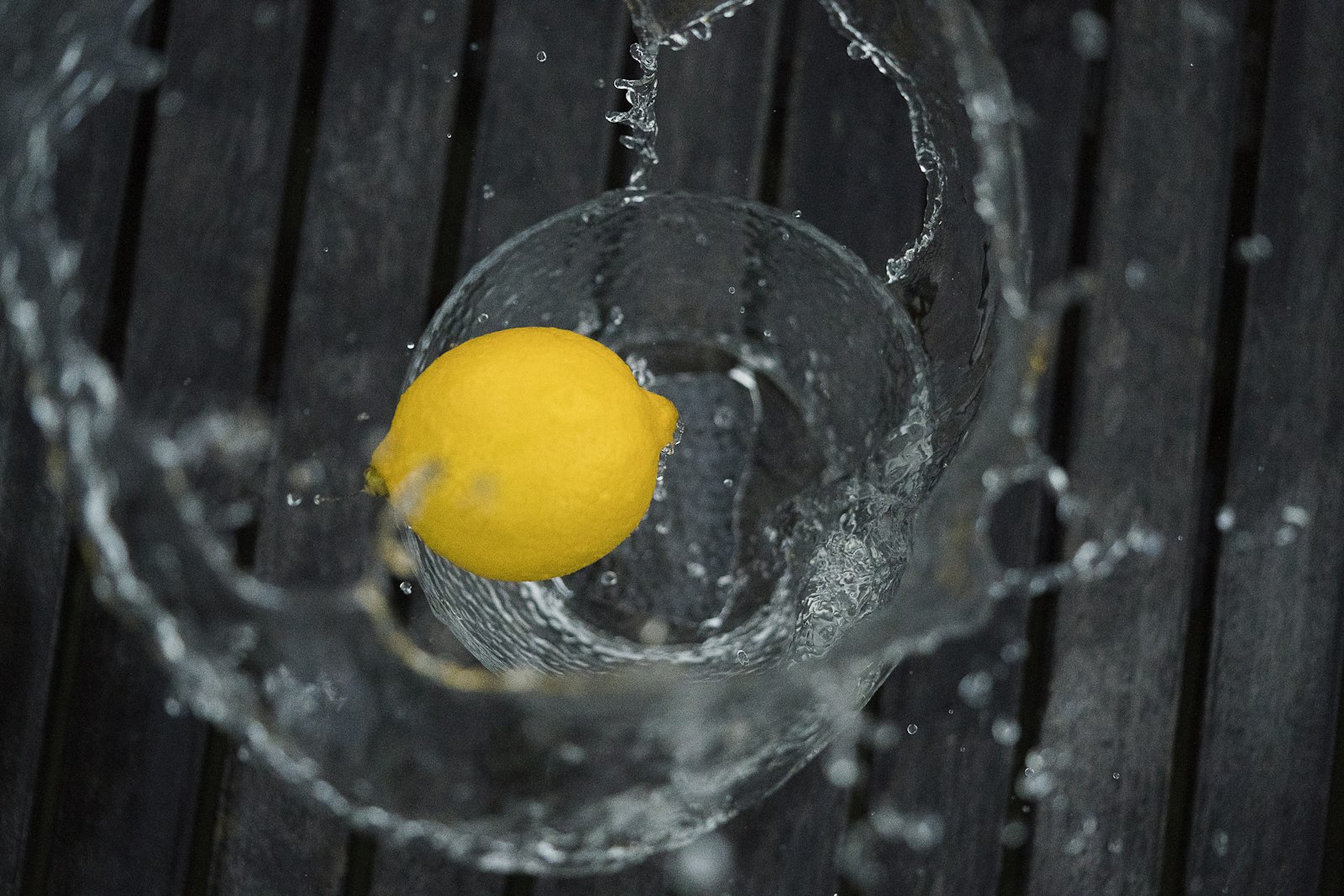 Sony a9 sample photo. Yellow lemon on drinking photography