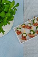 bacon with fruits on tray