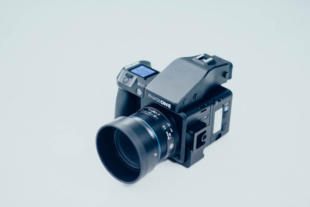 black DSLR camera