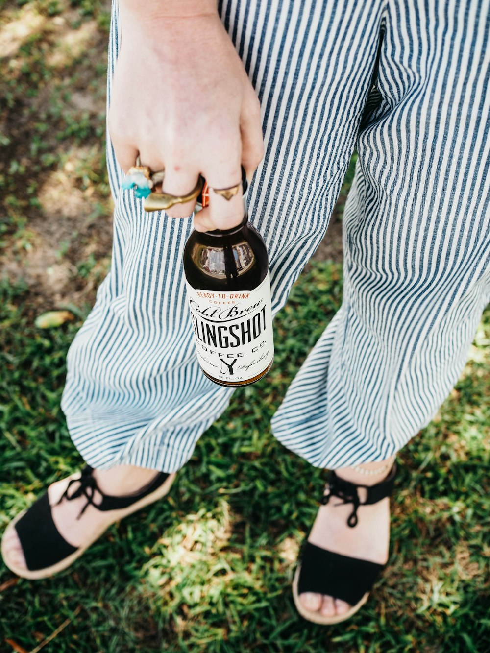 person holding slingshot bottle