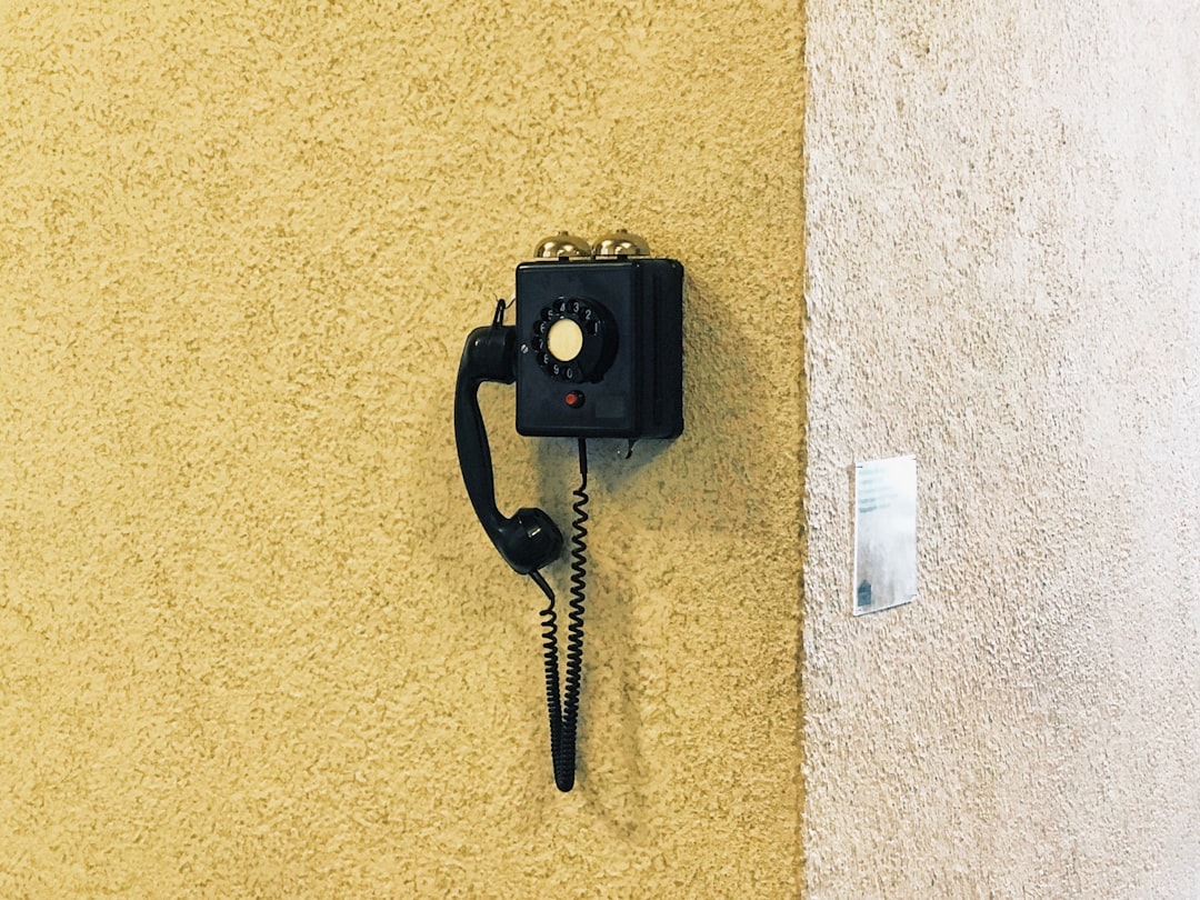 Купить телефон на стену. Телефон на стене. Камера на стене. Камера телефона на стену. Старинный телефон на стене.