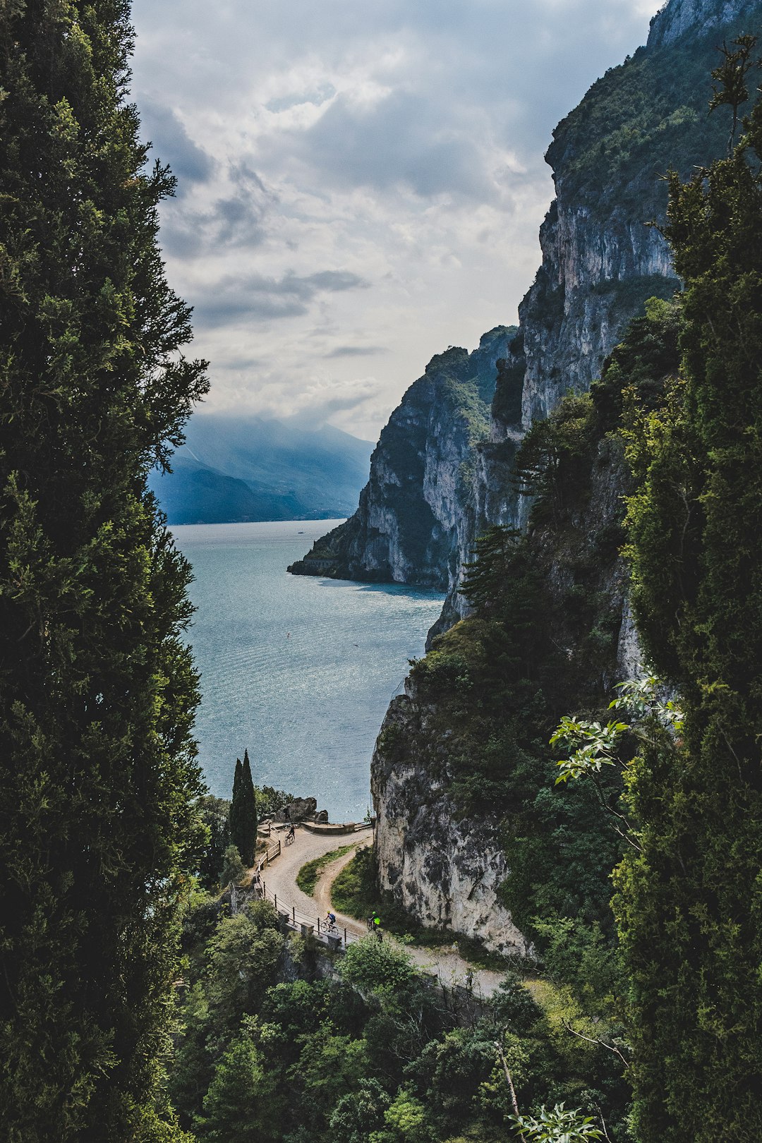 travelers stories about Cliff in Riva del Garda, Italy