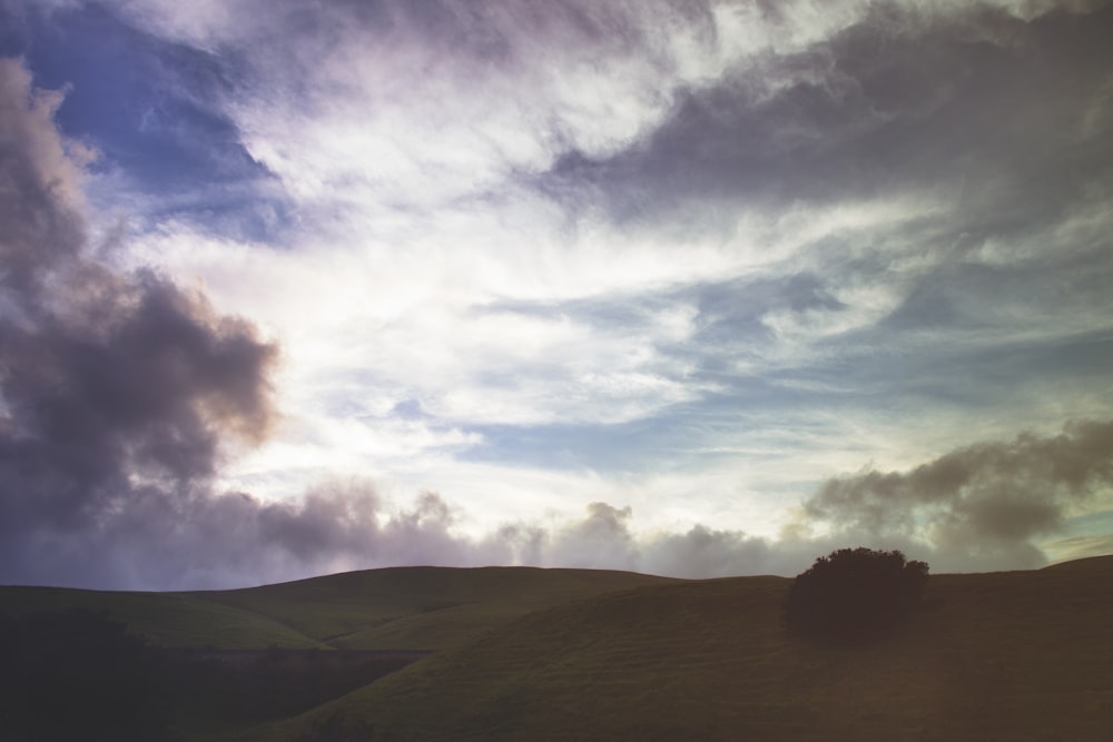 mountain under cloudy sky